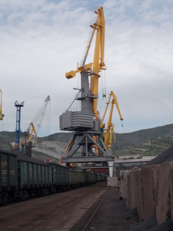 Вид кранов после окрашивания Вид кранов после окрашивания