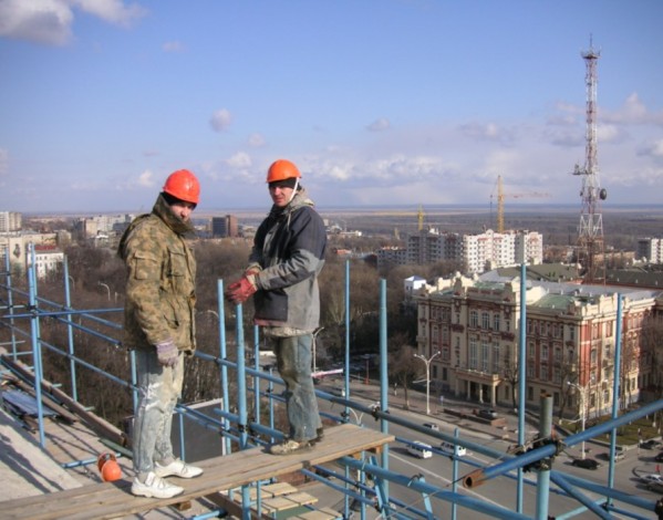Восстановление несущей способности железобетонного каркаса здания театра М.Горького в г.Ростов-на-Дону 2006 год Восстановление несущей способности железобетонного каркаса здания театра М.Горького в г.Ростов-на-Дону 2006 год